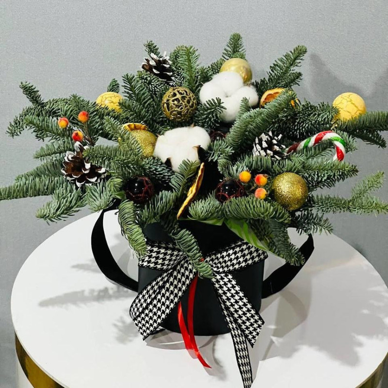 Novogodnij buket iz natural_noj hvoi nobilis, standart