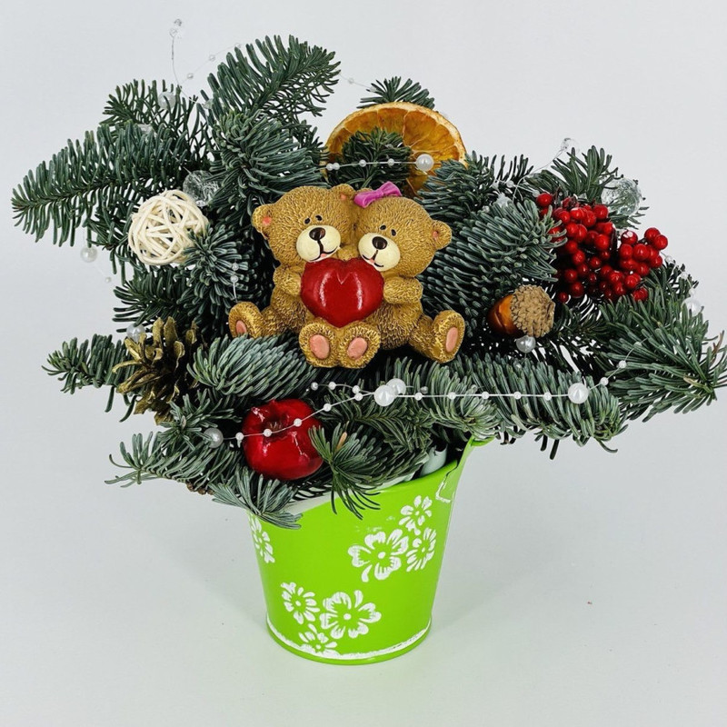 Подарочный букет из нобилиса в ведёрке с сувениром "Влюблённые медведи", стандартный