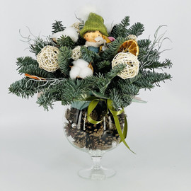 Kompozitciya iz zhivogo nobilisa na stol v steklyannom bokale