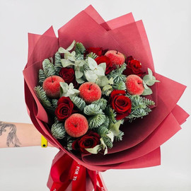 Krasnie rozi s vetochkami nobilisa