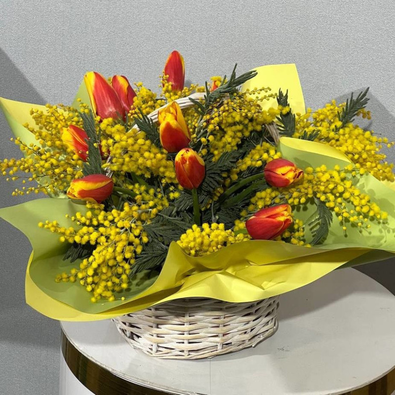 Корзина тюльпанов и мимозы, стандартный