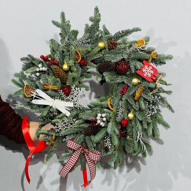 Венок из натуральной хвои нобилис 50 см, стандартный