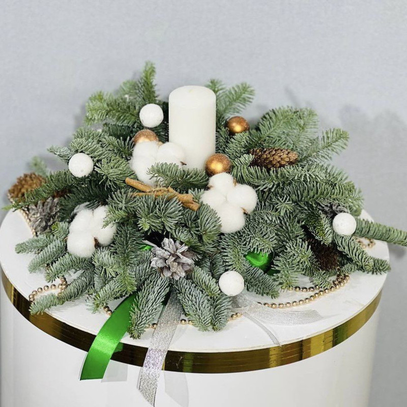 Novogodnij dekor so svechoj iz vetok zhivogo nobilisa, standart