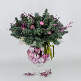 Новогодняя композиция на стол в бокале из нобилиса