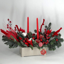 Inter_ernaya kompozitciya iz nobilisa so svechami