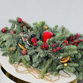 Букет из ели нобилис со свечой на стол