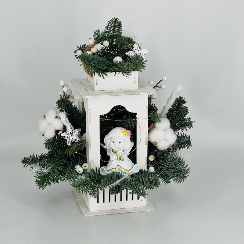 Новогодняя композиция фонарик с нобилисом и фигуркой Ангелок, стандартный