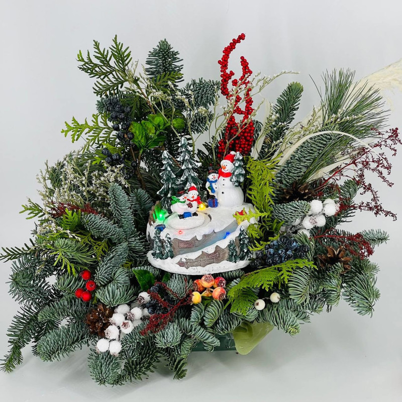 Композиция из натуральной хвои нобилис на стол с музыкальным сувениром, стандартный