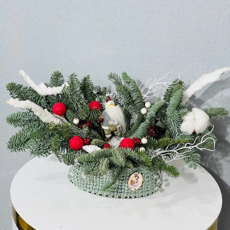 Новогодний букет в вязаном кашпо из веток нобилиса, стандартный