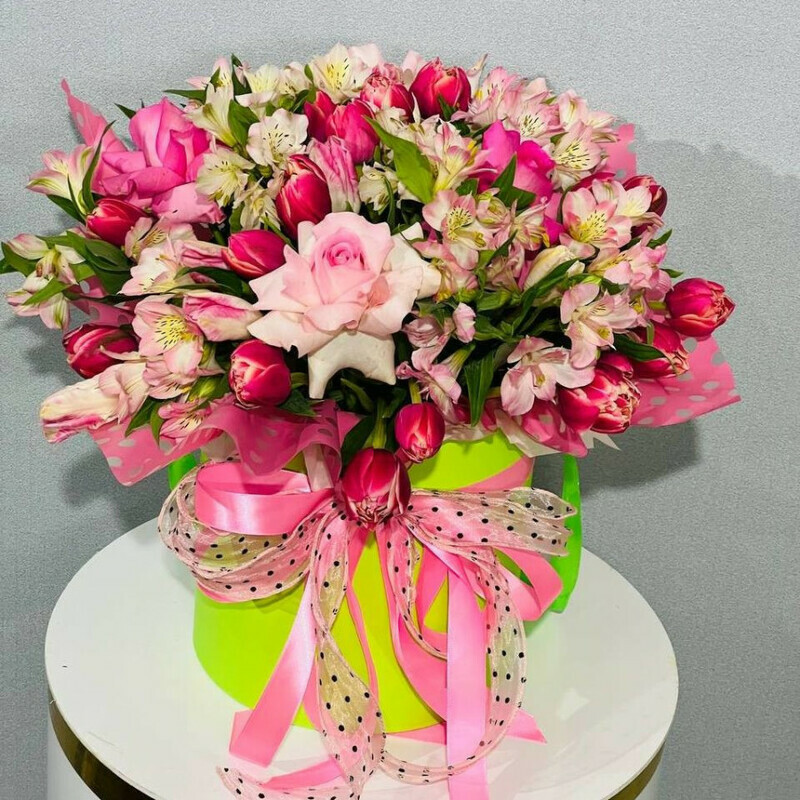 Bol_shoj buket miks tcvetov. Tyul_pani, al_stromeriya, roza frantcuzskaya, standart