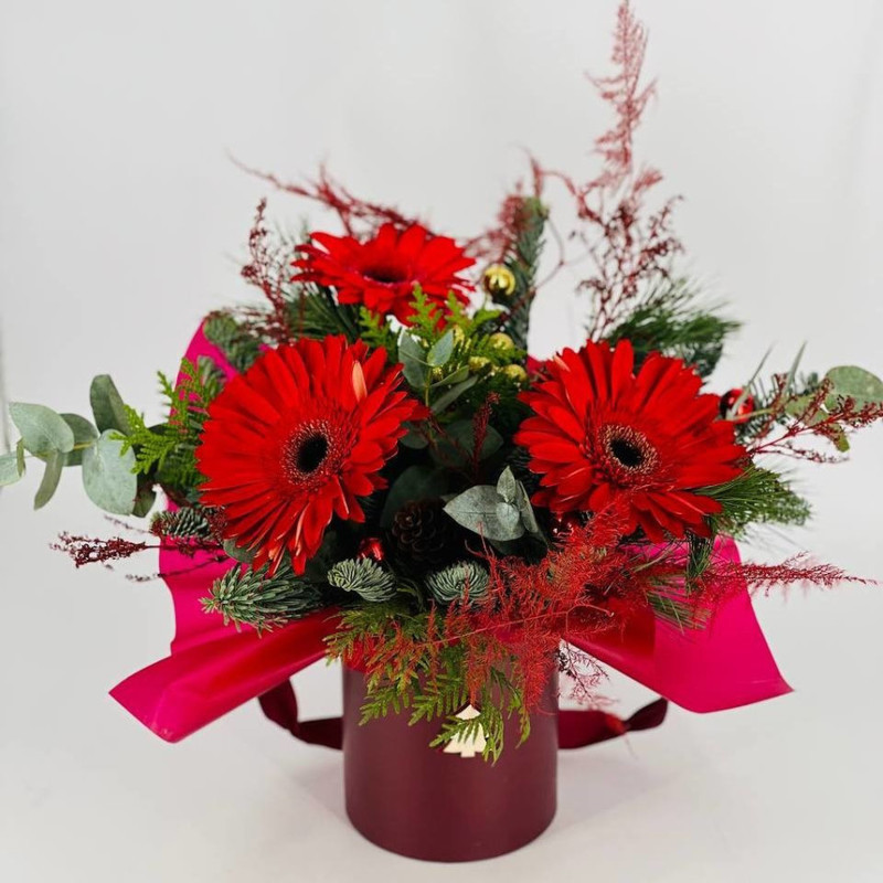 Buket iz krasnih gerber i natural_nogo nobilisa, standart