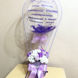 Buket mil_nih roz na 8 marta. Buket s sharom babls