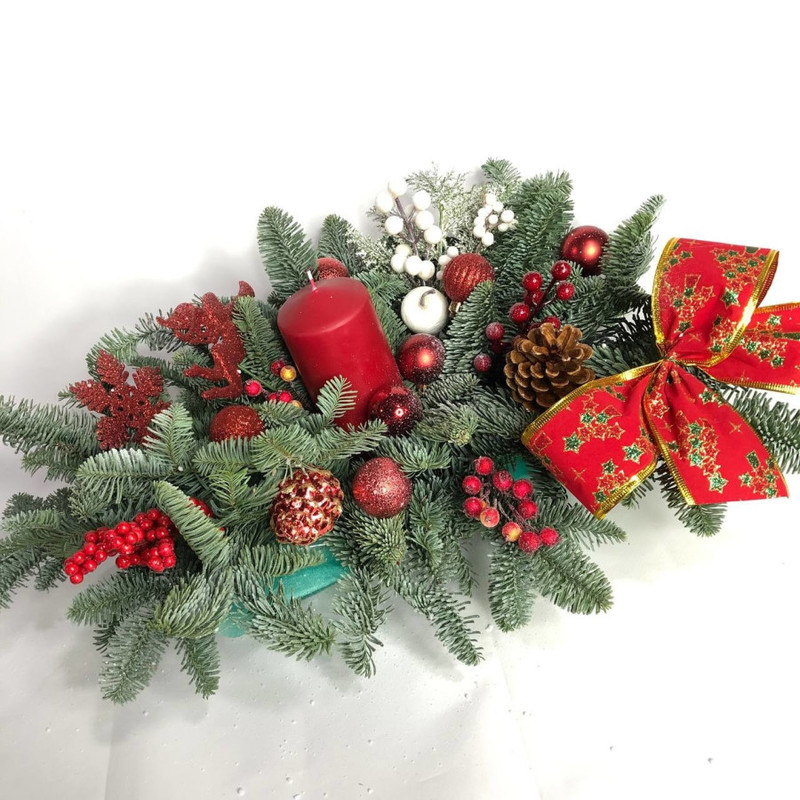 Rozhdestvenskij  buket so svechoj iz natural_nogo nobilisa, standart