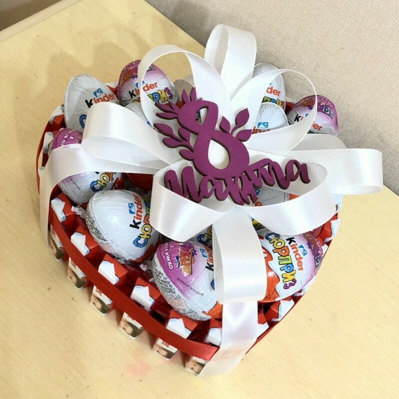 Торт из шоколадок на 8 марта. Тортик сердце из киндеров, стандартный