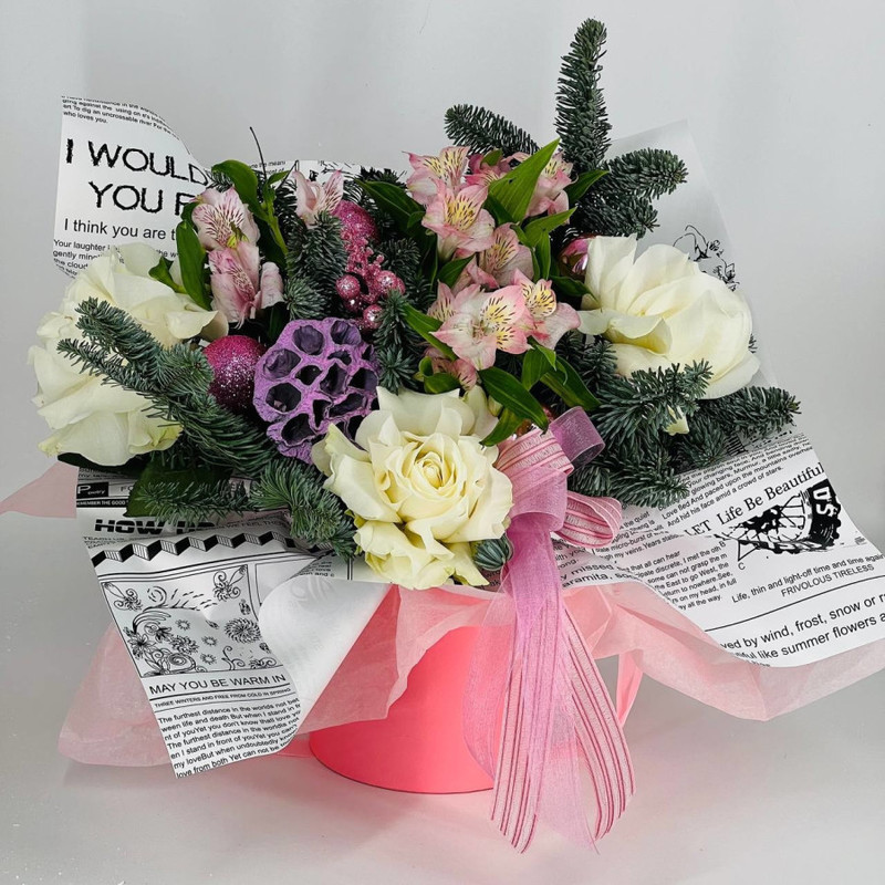 Зимний букет из нобилиса и цветов в коробке, стандартный