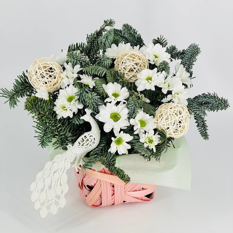 Зимняя композиция с живыми цветами и натуральным нобилисом, стандартный