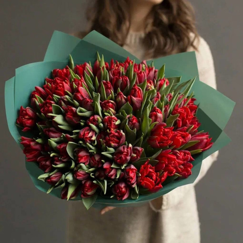 Огромный букет красных тюльпанов 101 шт, стандартный