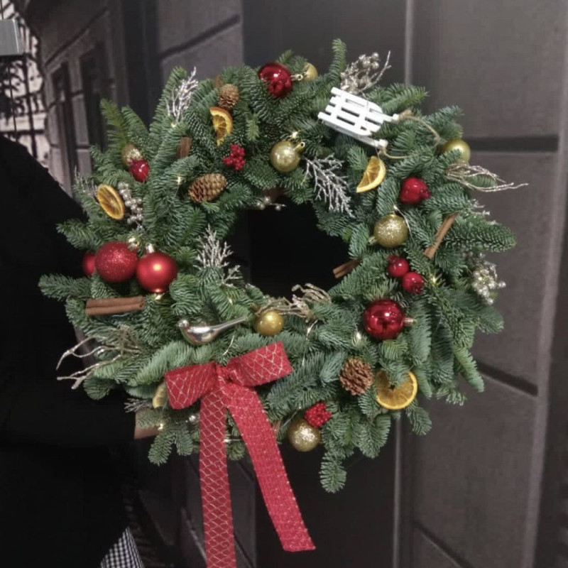 Venok rozhdestvenskij na dver_ iz nobilisa 50 sm, standart