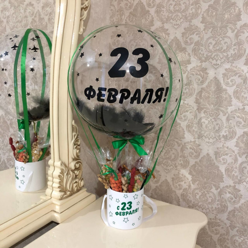 Мужской букет на 23 Февраля из орехов и снеков с шаром баблс, стандартный