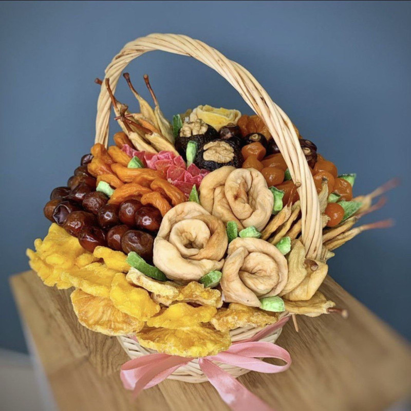 Sladkij buket iz suhofruktov. Korzina s suhofruktami, standart
