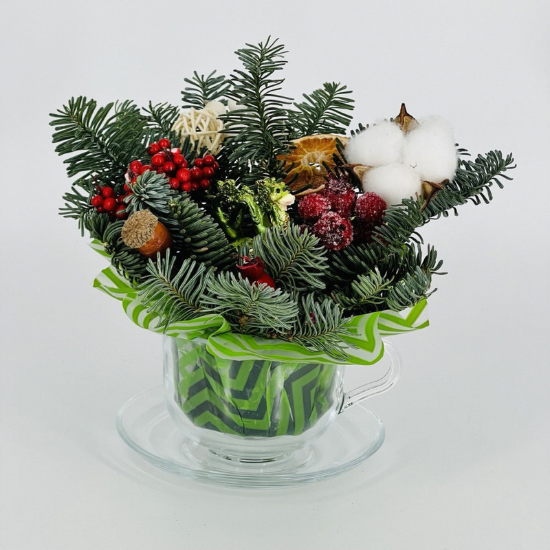 Новогодняя мини композиция в кружке из натуральной хвои нобилис, стандартный