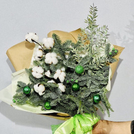 Букет из веток нобилиса