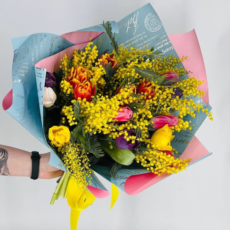 Большой букет из тюльпанов и мимозы, стандартный