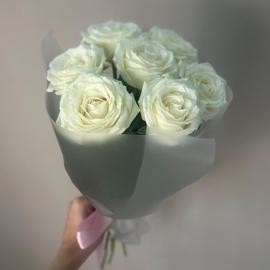 Roza belaya 7 sht v upakovke