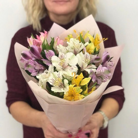 Букет из альстромерий