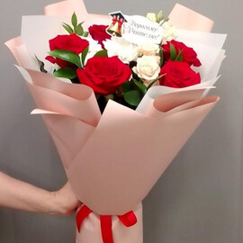 Букет из роз с хризантемой