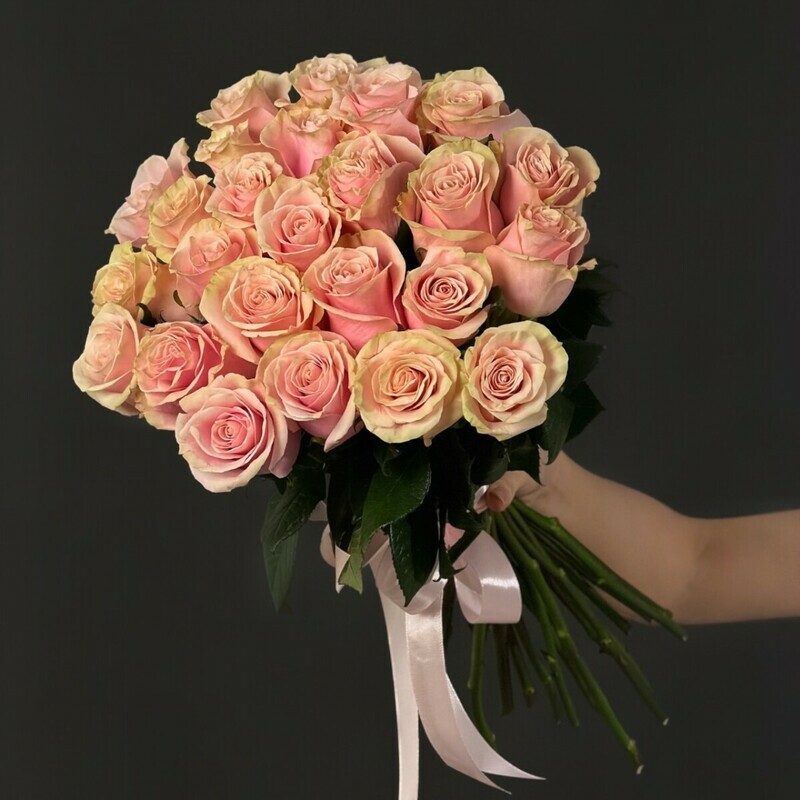 Buket iz 25 nezhno-rozovih roz, buket iz 25 nezhno-rozovih roz