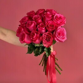 Buket iz 15 rozovih roz