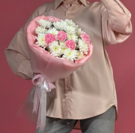 Bouquet of chrysanthemums with carnations