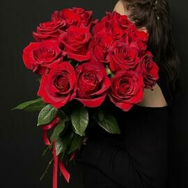 Букет из 15 крупных красных роз Эквадор под ленту
