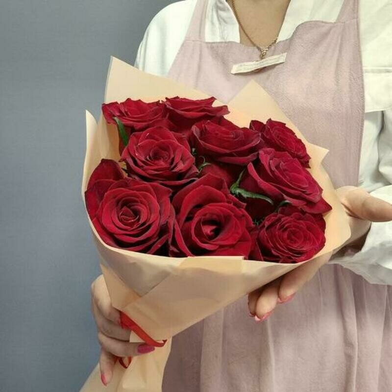 Milij monobuket iz roz 9 krasnih roz, reduced