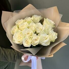 Buket iz 15 belih roz. Belie rozi