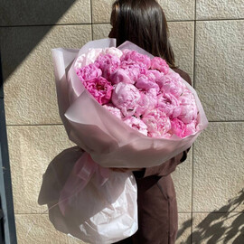 Букет из 25 пионов