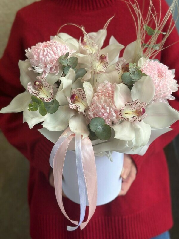 yarkaya kompozitciya s orhideyami, standart