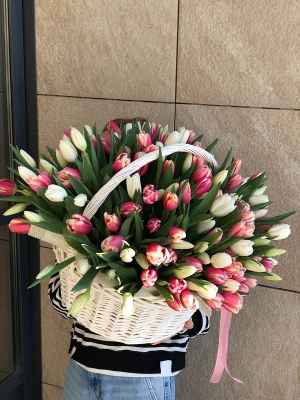 201 тюльпан в корзине , премиум