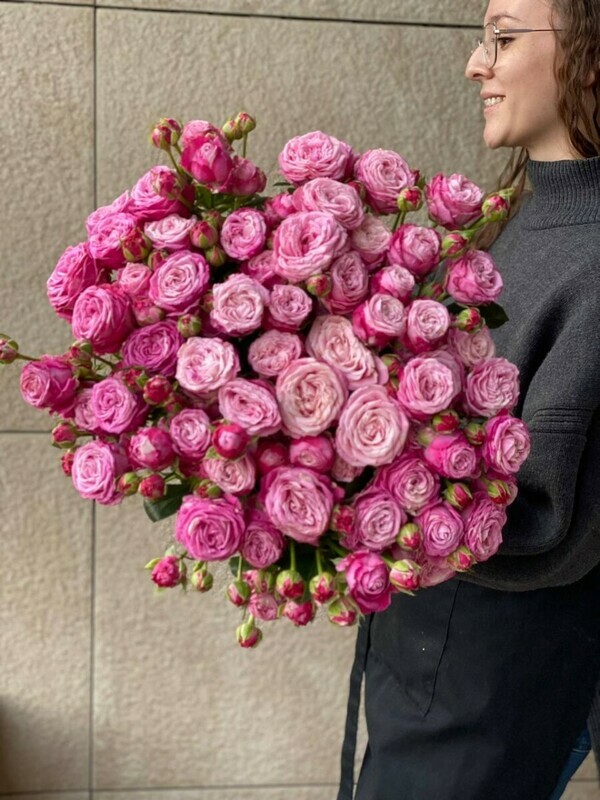 15 леди бомбастиков , моно из кустовых роз леди бомбастиков 