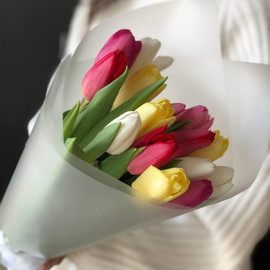 15 ярких тюльпанов букет