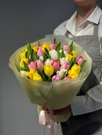 Букет из тюльпанов микс