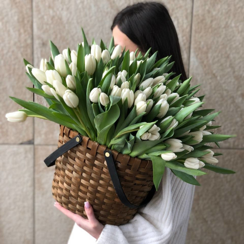 КОРЗИНА БЕЛЫХ ТЮЛЬПАНОВ, стандартный