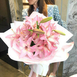 НЕЖНЫЕ ЛИЛИИ