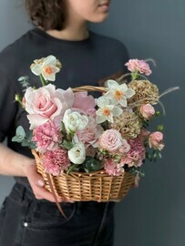 Korzinka s nartcissami