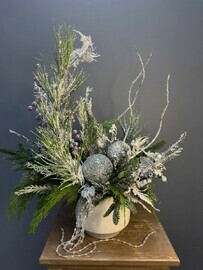 Новогодняя композиция в керамическом кашпо