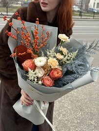 Avtorskij buket s zimnimi motivami