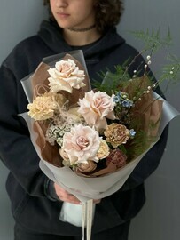 Buket v blagorodnih ottenkah