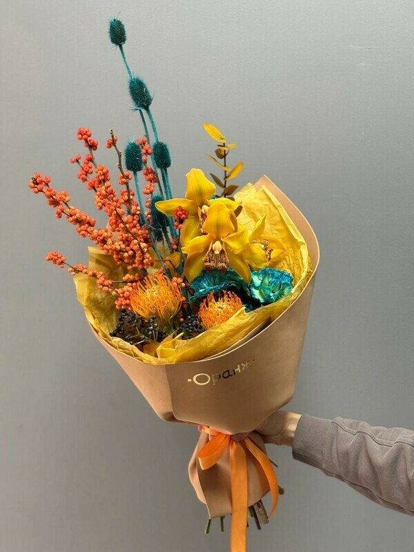 YArkij buket s tcimbidiumom, standart