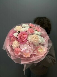 Avtorskij buket v rozovih tonah